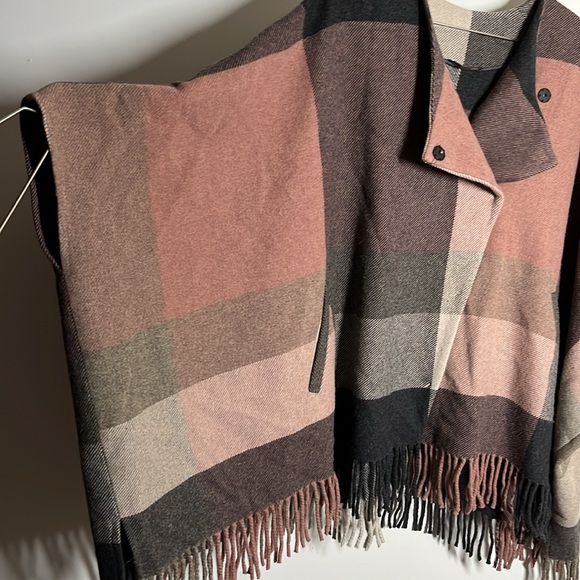 Etro Milano Wool Poncho - Picture 12 of 15